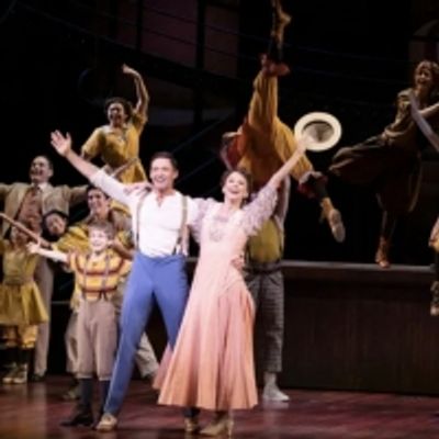 VIDEO: Hugh Jackman Celebrates Sutton Foster's Drama League Awards Win with Curtain Call Speech