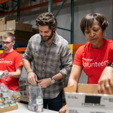 Thomas Rhett and Wells Fargo Team Up for a Special Performance at the AMAs