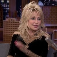 VIDEO: Dolly Parton Reads Jimmy's Palm on THE TONIGHT SHOW WITH JIMMY FALLON