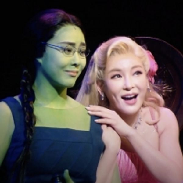 VIDEO: Watch 'The Wizard and I' & 'Popular' From WICKED in South Korea - Broadway Theater Video