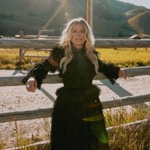 Anne Wilson Reveals 'REBEL (Live From Lexington)' Album