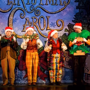 Review: CHRISTMAS CAROL GOES WRONG, Apollo Theatre