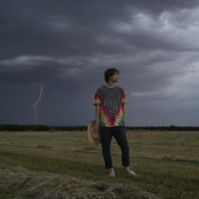 VIDEO: Mav Karlo Shares Video For 'Strangers Like Us'