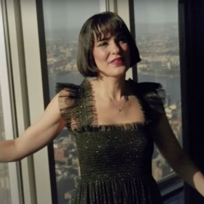 Video: Watch WICKED's Alyssa Fox Perform 'The Wizard and I' at the Empire State Building