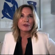 VIDEO: Kim Cattrall Talks About Playing 'Ballsy Female Characters' on LATE NIGHT WITH