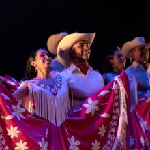 Participa La Escuela Nacional De Danza Folklórica En El Día Internacional De La Dan