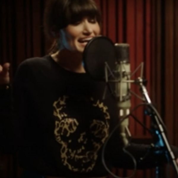VIDEO: Chaka Khan and Idina Menzel Sing 'I'm Every Woman' in Honor of International Women's Day - Broadway Theater Video