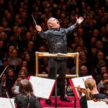 Review: The Philadelphia Reveals an Austere Mahler 6 at Carnegie Hall