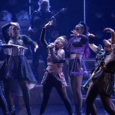 TV: Hangin' with the Queens of SIX on Broadway!