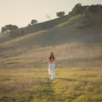 VIDEO: Lizzy McAlpine Unveils 'ceilings' Video Video