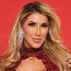 Kimberly Dawn Brings In The Holiday Spirit With New Album 'Wishin' For Christmas'