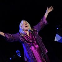 BWW Review: Linda Kahn Urges Triad Crowd to SAY YES! And They Do.