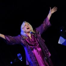 BWW Review: Linda Kahn Urges Triad Crowd to SAY YES!   And They Do.