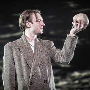 Review: HAMLET, Starring Luke Thallon