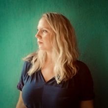 Mary Bragg Enlists Drivin n Cryin For Cover of 'Don't Walk Away'