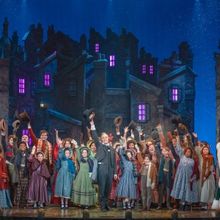 Review: Milwaukee Rep's CHRISTMAS CAROL Continues to Enchant