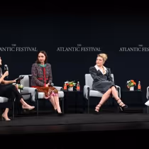 Photos: Florence Pugh and Zoe Kazan Promote EAST OF EDEN
