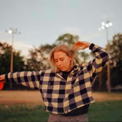 Photos: Savanna Ruth Shares "In Your Orbit" Single Ahead of THE BASEBALL DIARIES LP