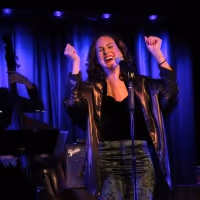 BWW Review: Dawn Derow Decorates THE HOUSE THAT BUILT ME with Love at The Laurie…