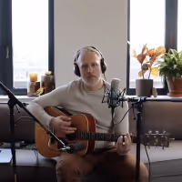 VIDEO: GROUNDHOG DAY Star John Sanders Sings 'Night Will Come' Video
