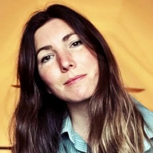 Anna Tivel Shares 'Invisible Man' from 'Outsiders (Live in a Living Room)'