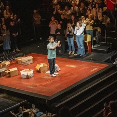Video: Daniel Radcliffe Takes First Bow in Broadway's EVERY BRILLIANT THING
