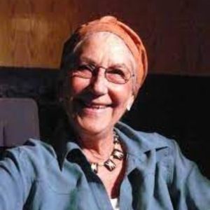 Helen Escobedo, Artista Que Experimentó Con Diversas Técnicas, Materiales Y Lenguajes