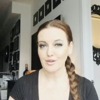 Living Room Concerts: COMPANY's Jennifer Simard Sings 'Quand On N'a Que L'Amour'