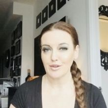 Living Room Concerts: COMPANY's Jennifer Simard Sings 'Quand On N'a Que L'Amour'