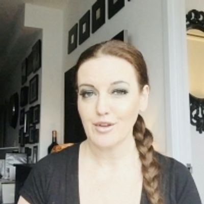 Living Room Concerts: COMPANY's Jennifer Simard Sings 'Quand On N'a Que L'Amour'