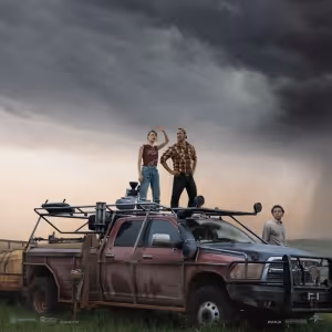 Video: Watch the New Featurette for TWISTERS With Daisy Edgar-Jones, Glen Powell, &…