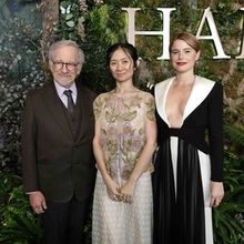 Photos: HAMNET Holds Los Angeles Premiere with Jessie Buckley, Steven Spielberg, & Mo