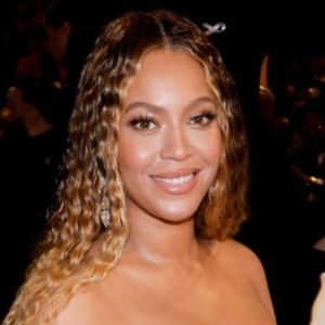 Beyoncé Sent Michelle Williams Flowers 'Bigger Than Her Dressing Room' For DEATH…