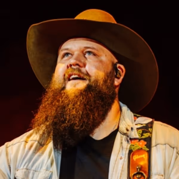 Larry Fleet Sets the 'Earned It' Tour for 2024 Photo