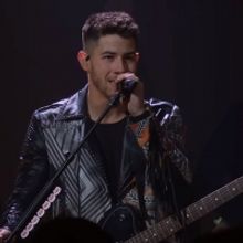 VIDEO: Jonas Brothers Perform 'What A Man Gotta Do' on THE LATE LATE SHOW WITH JAMES…