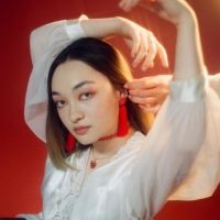 mxmtoon Shares Commemorative 'prom dress' Video Ft. Lil Jon, Cavetown, Dodie, and…
