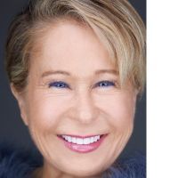 BWW Interview: Yeardley Smith Talks Broadway, Lisa Simpson, & SMALL TOWN DICKS