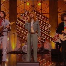 Video: Oracle Sisters Perform 'RBH' on French TV Ahead of US Tour