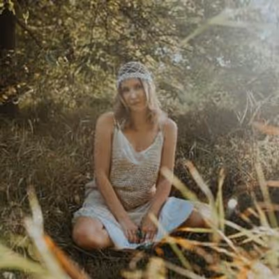 Gracie Jet Releases Debut Album SMILE With New Single POINT OF VIEW