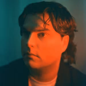 Alex Nicol Releases New Single 'Hollywood'