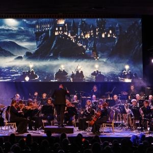 Feature: RENE MIOCH PRESENTEERT THEATERSHOW MET FILMMUZIEK INCLUSIEF GROOT ORKEST!