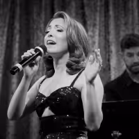 BWW Review: Christina Bianco Gathers Hearts During A LOT TO UNPACK at Birdland…