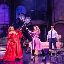Review: DEATH BECOMES HER at Cadillac Palace