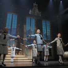 VIDEO: Jack O'Brien-Directed THE SOUND OF MUSIC Opens in Manila