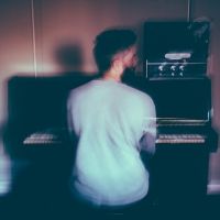 Tom Ashbrook Releases New Single 'Sines'