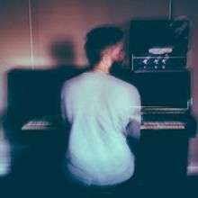 Tom Ashbrook Releases New Single 'Sines'