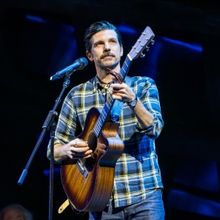 Video: Seth Avett Performs at Curtain Call of SWEPT AWAY