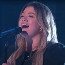 VIDEO: Kelly Clarkson Covers 'Times Like These'