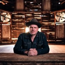 Jason Eady Shares New Song 'Saturday Night'