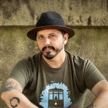Starita Releases New Single 'Holding Pattern'